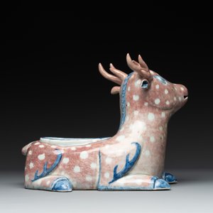 A pair of Chinese blue, white and copper-red stag-shaped jardinières, 19th C. — photo 10
