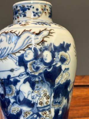 A pair of Chinese blue, white and copper-red vases and covers, Kangxi mark, 19th C. — 照片 15