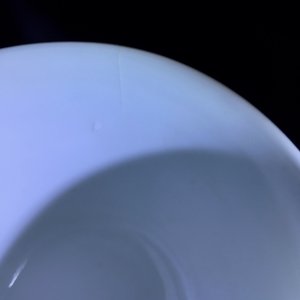 A pair of Chinese blue, white and gilt cups and saucers, Qianlong — photo 11