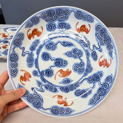 A pair of Chinese blue, white and iron-red 'Hong Fu Qi Tian 洪福齊天' plates — photo 13