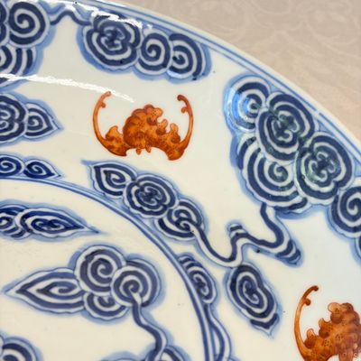 A pair of Chinese blue, white and iron-red 'Hong Fu Qi Tian 洪福齊天' plates — photo 16