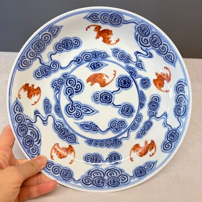 A pair of Chinese blue, white and iron-red 'Hong Fu Qi Tian 洪福齊天' plates — photo 1
