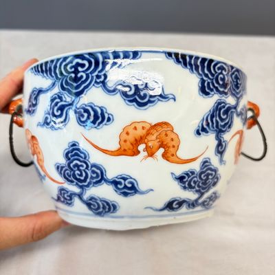 A pair of Chinese blue, white and iron-red 'Hong Fu Qi Tian 洪福齊天' warming bowls and covers — photo 8