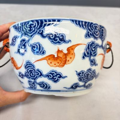 A pair of Chinese blue, white and iron-red 'Hong Fu Qi Tian 洪福齊天' warming bowls and covers — photo 10