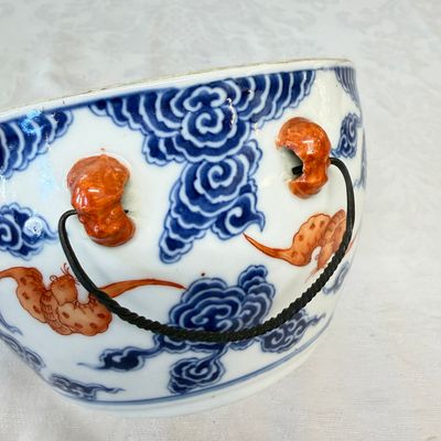 A pair of Chinese blue, white and iron-red 'Hong Fu Qi Tian 洪福齊天' warming bowls and covers — photo 15