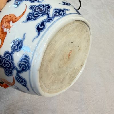 A pair of Chinese blue, white and iron-red 'Hong Fu Qi Tian 洪福齊天' warming bowls and covers — photo 16
