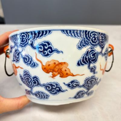 A pair of Chinese blue, white and iron-red 'Hong Fu Qi Tian 洪福齊天' warming bowls and covers — photo 25