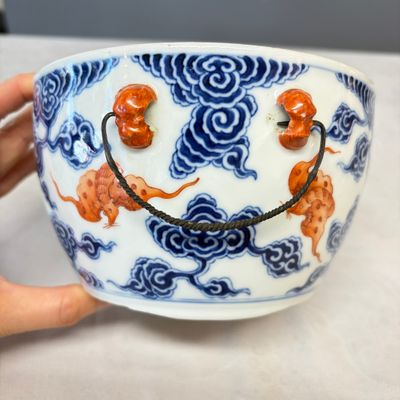 A pair of Chinese blue, white and iron-red 'Hong Fu Qi Tian 洪福齊天' warming bowls and covers — photo 26