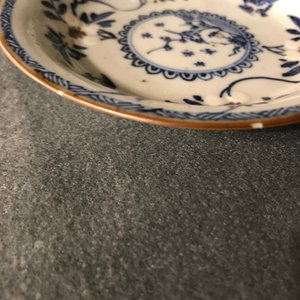 A pair of Chinese blue, white and underglaze red cups and saucers, Kangxi — photo 12