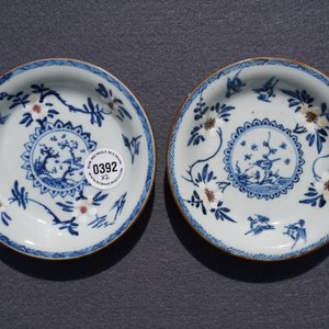 A pair of Chinese blue, white and underglaze red cups and saucers, Kangxi — photo 15