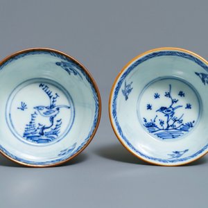 A pair of Chinese blue, white and underglaze red cups and saucers, Kangxi — photo 8
