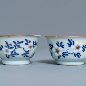 A pair of Chinese blue, white and underglaze red cups and saucers, Kangxi — 照片 5