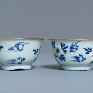 A pair of Chinese blue, white and underglaze red cups and saucers, Kangxi — 照片 6