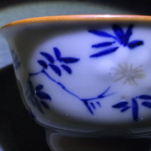 A pair of Chinese blue, white and underglaze red cups and saucers, Kangxi — photo 13