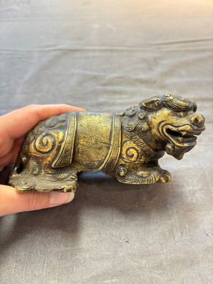 A pair of Chinese bronze Buddhist lions, 19/20th C. — foto 1