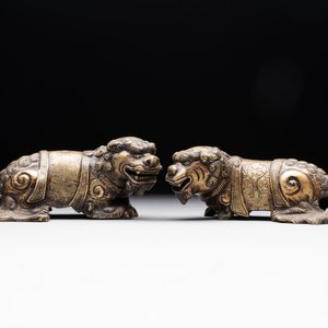 A pair of Chinese bronze Buddhist lions, 19/20th C. — foto 2