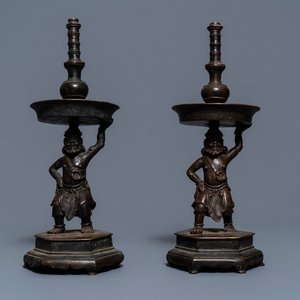 A pair of Chinese bronze candlesticks, Ming — photo 1