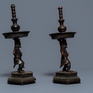 A pair of Chinese bronze candlesticks, Ming — photo 2