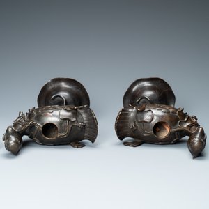 A pair of Chinese bronze censers modelled as ducks on a lotus flower, late Ming/early Qing — 照片 7