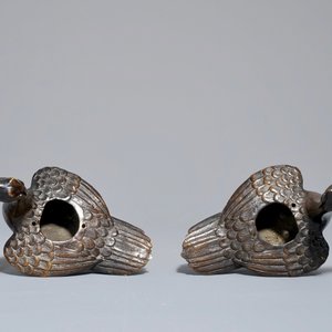 A pair of Chinese bronze duck-shaped incense burners and covers, 18/19th C. — 照片 7