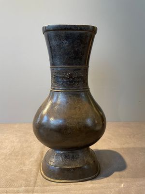 A pair of Chinese bronze 'hu' vases with Taotie design, Song/Yuan — 照片 11