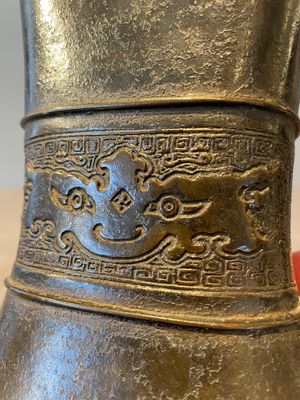 A pair of Chinese bronze 'hu' vases with Taotie design, Song/Yuan — 照片 13