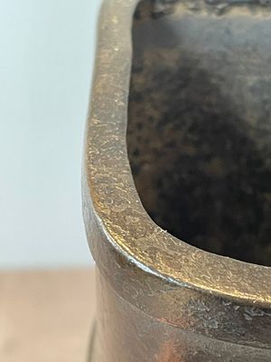 A pair of Chinese bronze 'hu' vases with Taotie design, Song/Yuan — 照片 16