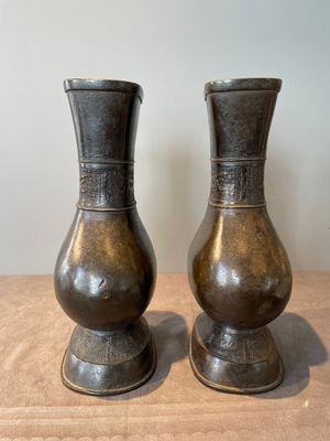 A pair of Chinese bronze 'hu' vases with Taotie design, Song/Yuan — 照片 2