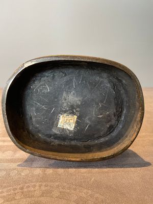 A pair of Chinese bronze 'hu' vases with Taotie design, Song/Yuan — 照片 5