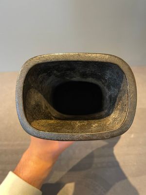 A pair of Chinese bronze 'hu' vases with Taotie design, Song/Yuan — 照片 8