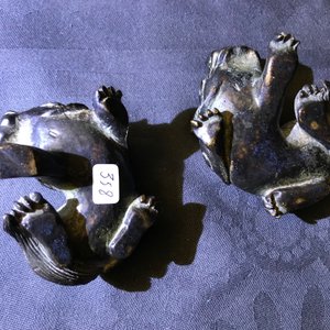A pair of Chinese bronze 'lion' scroll weights and a seal, Ming and 18th C. — 照片 11