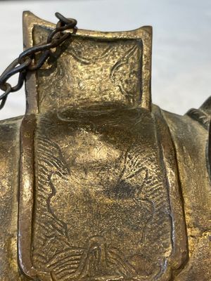 A pair of Chinese bronze mythical creatures and two ewers, Ming — photo 3