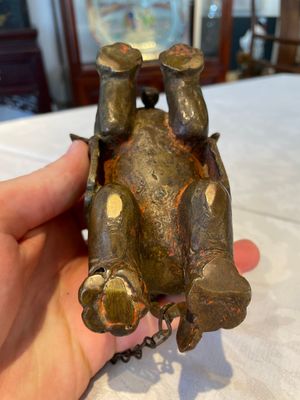 A pair of Chinese bronze mythical creatures and two ewers, Ming — photo 10