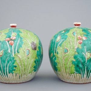 A pair of Chinese "cabbage and insects" ginger jars and covers, 19th C. — photo 3