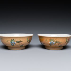 A pair of Chinese café-au-lait-ground famille rose 'grasshopper' bowls, Daoguang mark and of the period — 照片 1