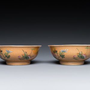 A pair of Chinese café-au-lait-ground famille rose 'grasshopper' bowls, Daoguang mark and of the period — 照片 3