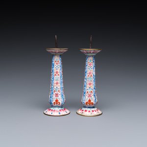 A pair of Chinese Canton enamel candlesticks, Yongzheng/Qianlong — photo 3