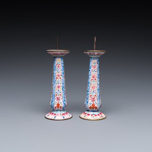 A pair of Chinese Canton enamel candlesticks, Yongzheng/Qianlong — photo 4