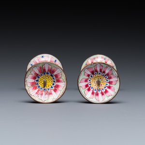 A pair of Chinese Canton enamel candlesticks, Yongzheng/Qianlong — photo 6