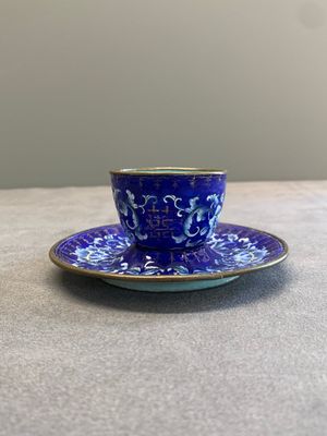 A pair of Chinese Canton enamel 'double happiness 囍' trembleuse cups and saucers, Qianlong/Jiaqing — 照片 12