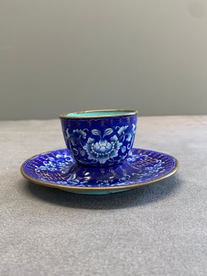 A pair of Chinese Canton enamel 'double happiness 囍' trembleuse cups and saucers, Qianlong/Jiaqing — 照片 3