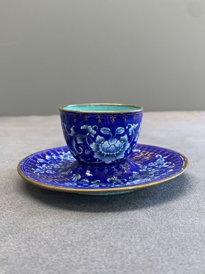 A pair of Chinese Canton enamel 'double happiness 囍' trembleuse cups and saucers, Qianlong/Jiaqing — 照片 5