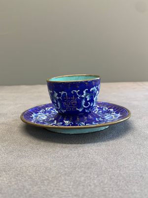 A pair of Chinese Canton enamel 'double happiness 囍' trembleuse cups and saucers, Qianlong/Jiaqing — 照片 10
