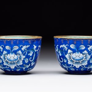 A pair of Chinese Canton enamel 'double happiness 囍' trembleuse cups and saucers, Qianlong/Jiaqing — 照片 3