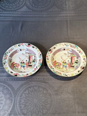 A pair of Chinese Canton enamel 'Fengyiting 鳳儀亭' plates, Yongzheng — foto 1
