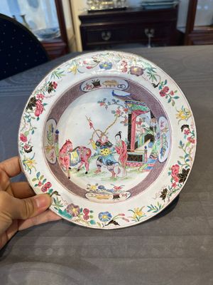 A pair of Chinese Canton enamel 'Fengyiting 鳳儀亭' plates, Yongzheng — foto 2