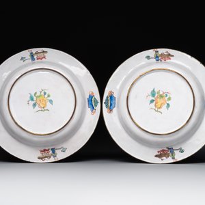 A pair of Chinese Canton enamel 'Fengyiting 鳳儀亭' plates, Yongzheng — foto 2