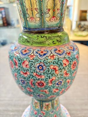A pair of Chinese Canton enamel 'gu' vases with floral design, Qianlong — 照片 16