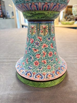 A pair of Chinese Canton enamel 'gu' vases with floral design, Qianlong — 照片 18