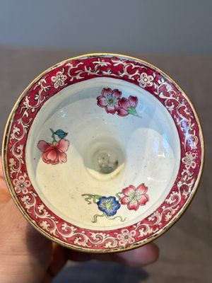 A pair of Chinese Canton enamel 'lotus' candlesticks, Yongzheng — 照片 13